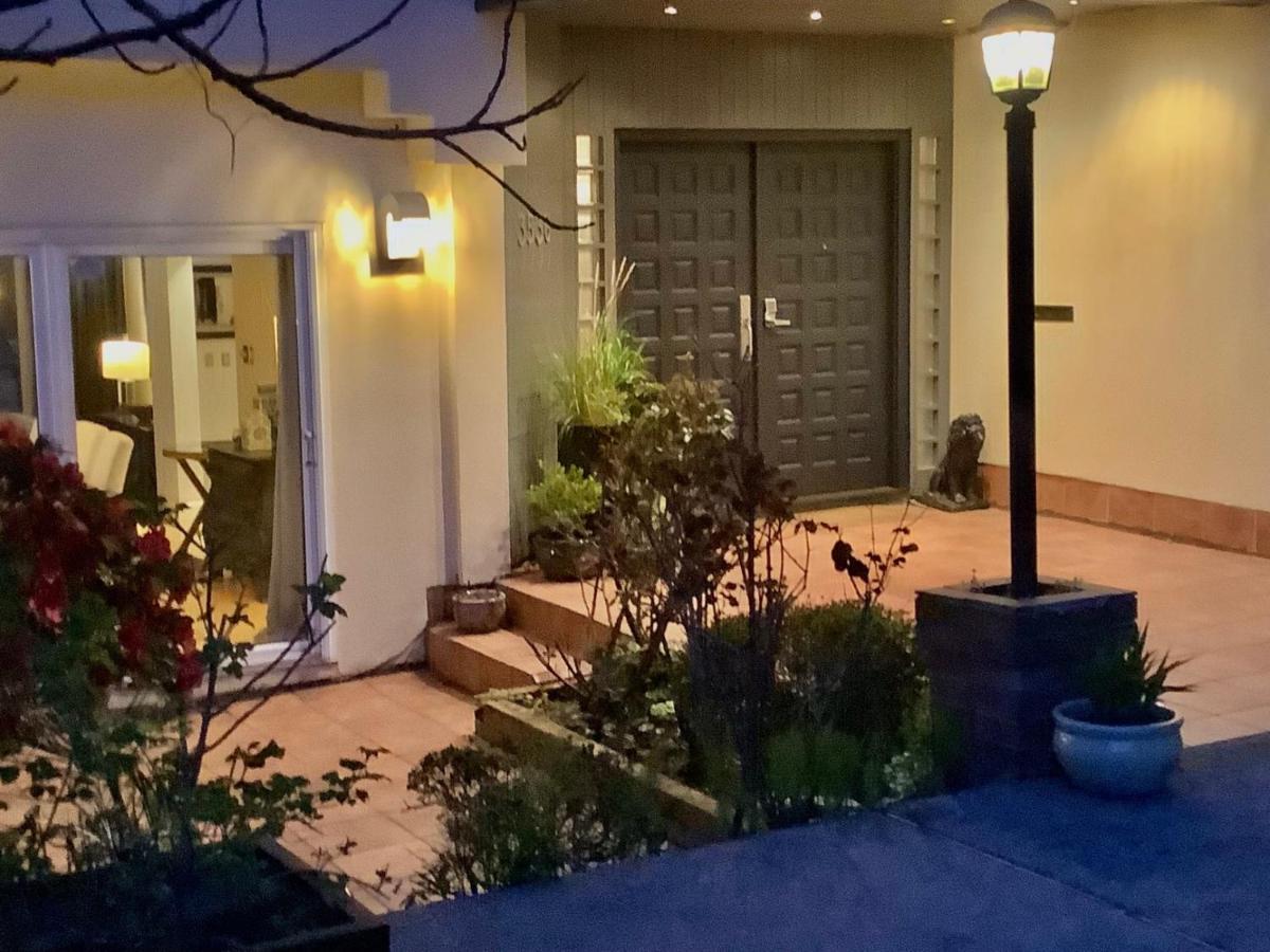Suite Smart Vancouver Exterior photo